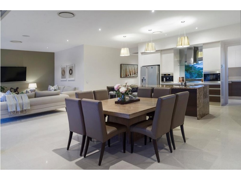 2230 Glengallon Way, Hope Island QLD 4212