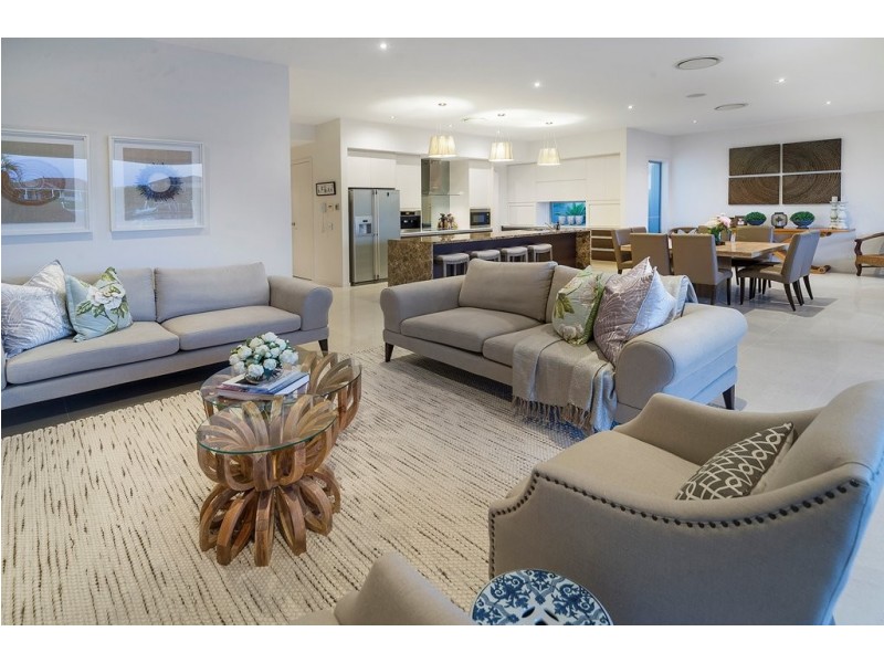 2230 Glengallon Way, Hope Island QLD 4212