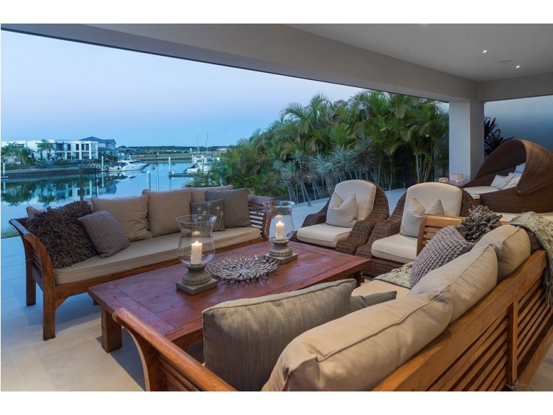 2230 Glengallon Way, Hope Island QLD 4212