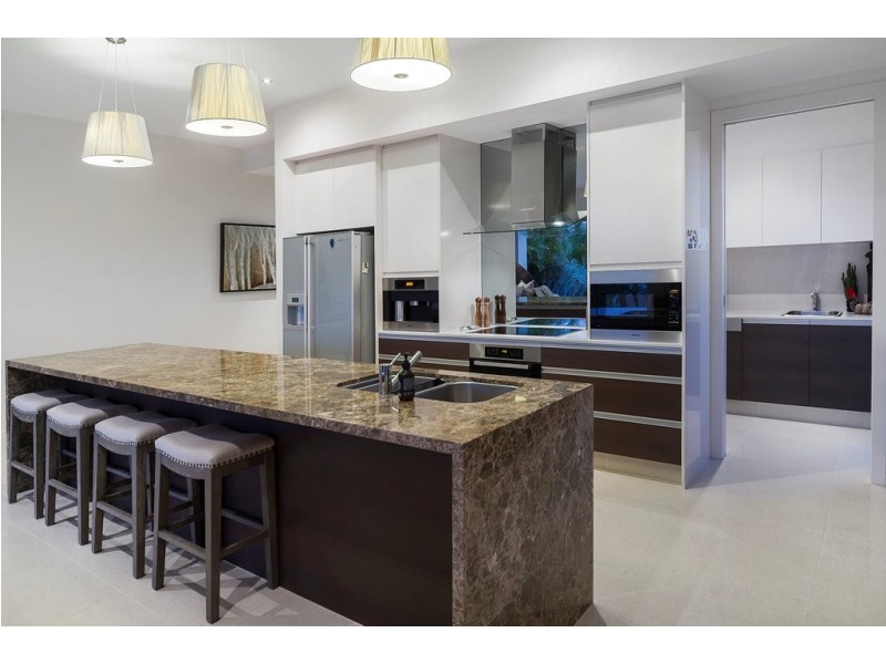 2230 Glengallon Way, Hope Island QLD 4212