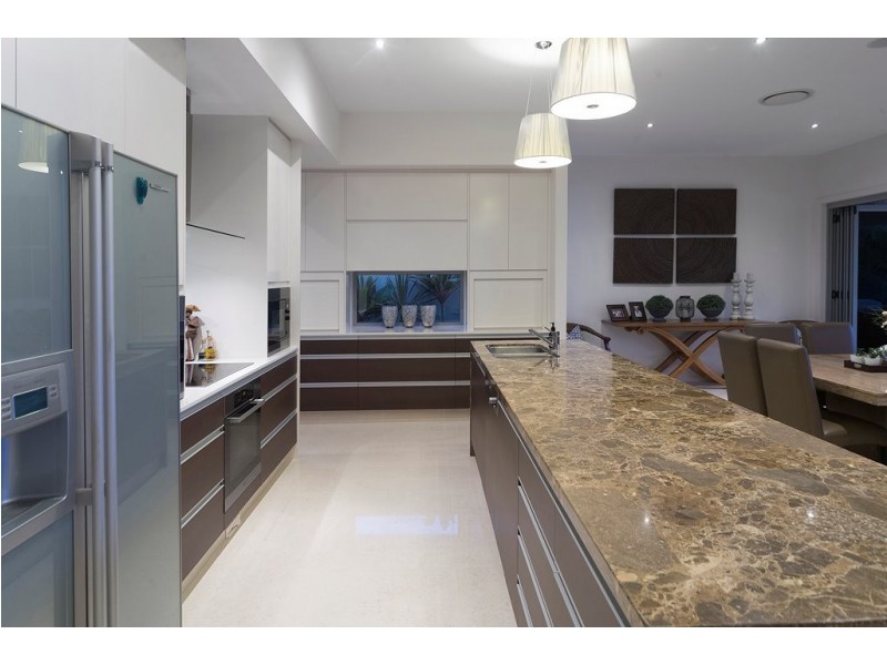 2230 Glengallon Way, Hope Island QLD 4212