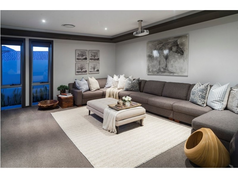 2230 Glengallon Way, Hope Island QLD 4212