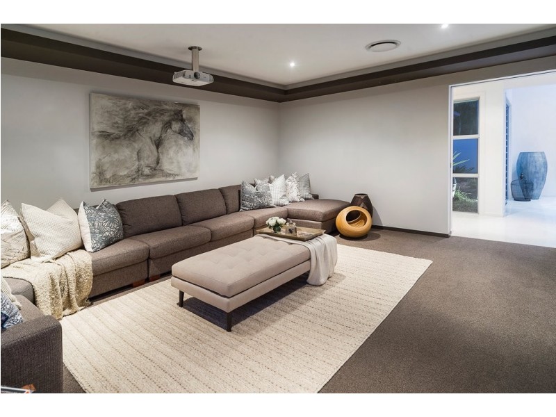 2230 Glengallon Way, Hope Island QLD 4212