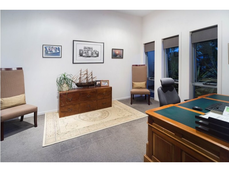 2230 Glengallon Way, Hope Island QLD 4212