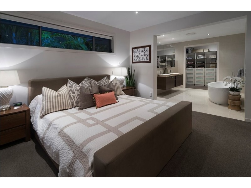 2230 Glengallon Way, Hope Island QLD 4212