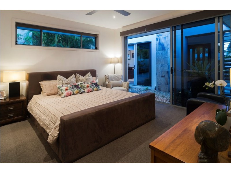 2230 Glengallon Way, Hope Island QLD 4212