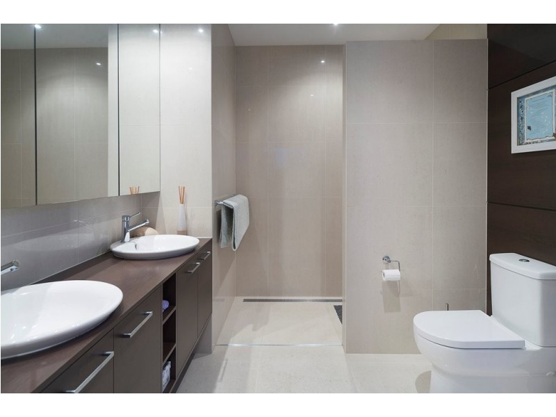 2230 Glengallon Way, Hope Island QLD 4212