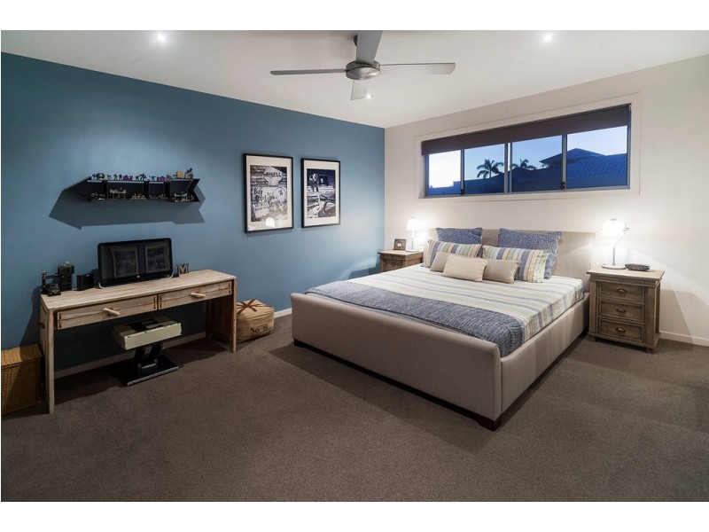 2230 Glengallon Way, Hope Island QLD 4212