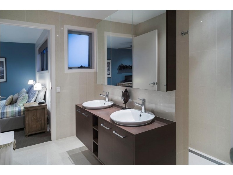 2230 Glengallon Way, Hope Island QLD 4212