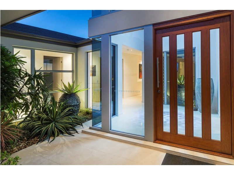 2230 Glengallon Way, Hope Island QLD 4212