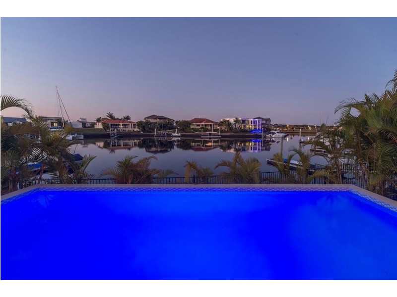 2230 Glengallon Way, Hope Island QLD 4212