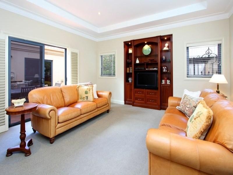 3106 Riverleigh Drive, Hope Island QLD 4212