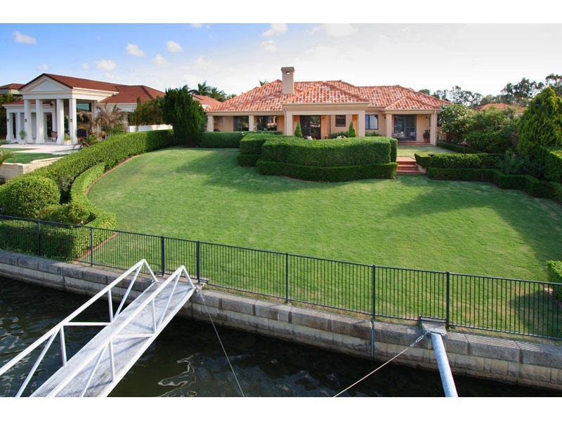 3106 Riverleigh Drive, Hope Island QLD 4212