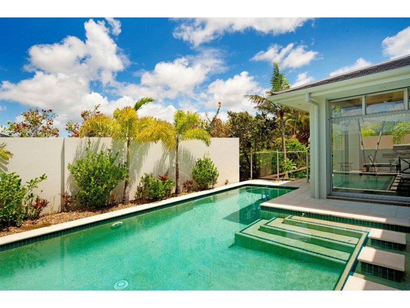 2858 Virginia Drive, Hope Island QLD 4212