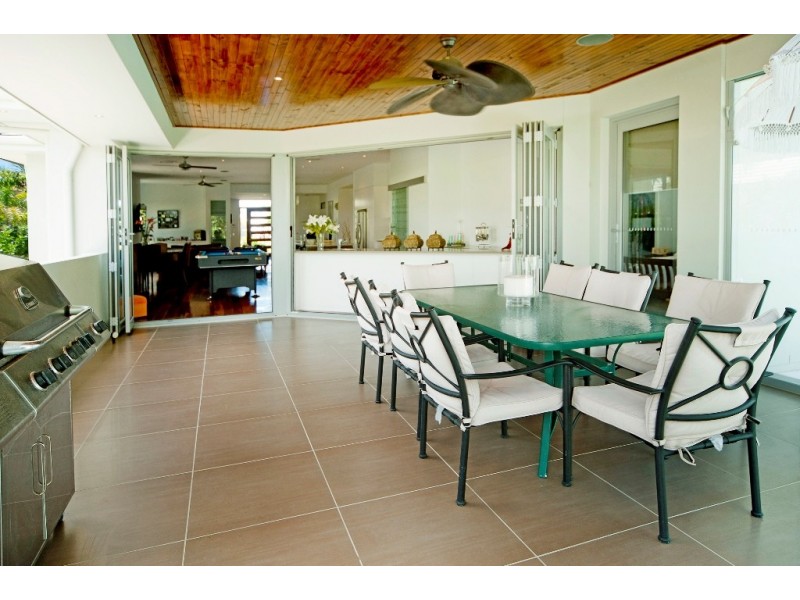 2858 Virginia Drive, Hope Island QLD 4212