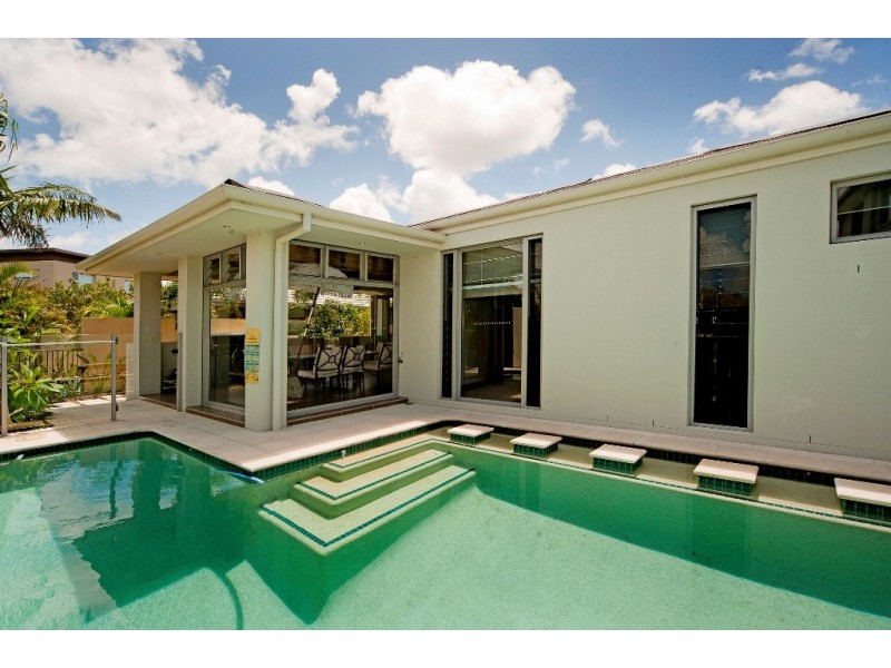 2858 Virginia Drive, Hope Island QLD 4212