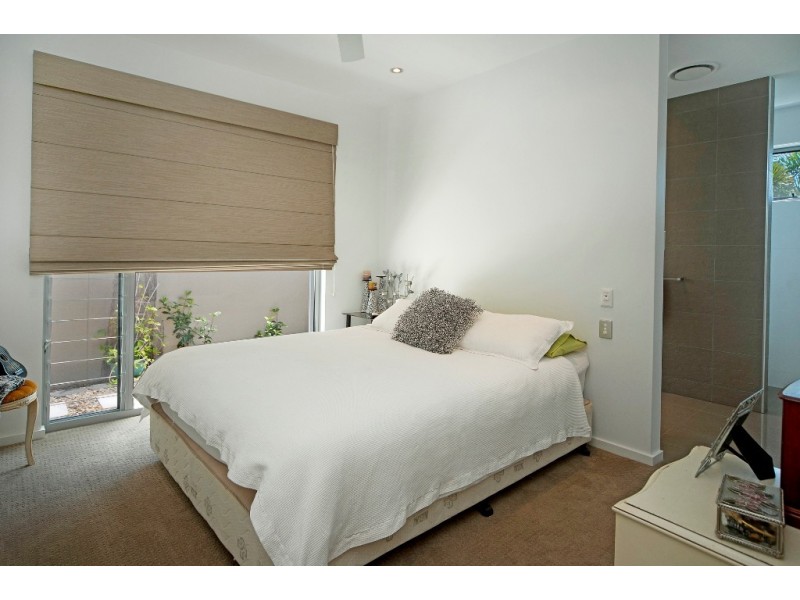 2858 Virginia Drive, Hope Island QLD 4212