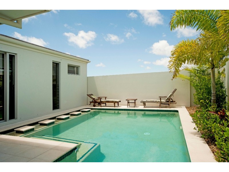 2858 Virginia Drive, Hope Island QLD 4212