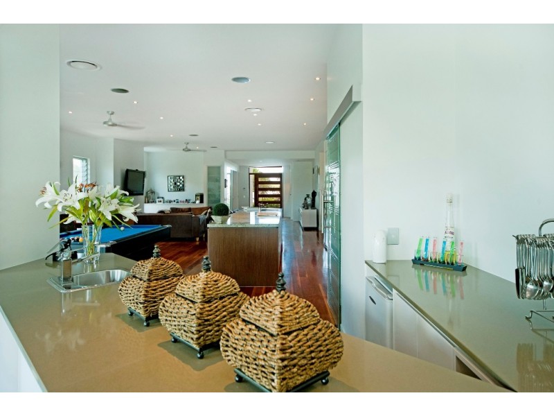 2858 Virginia Drive, Hope Island QLD 4212