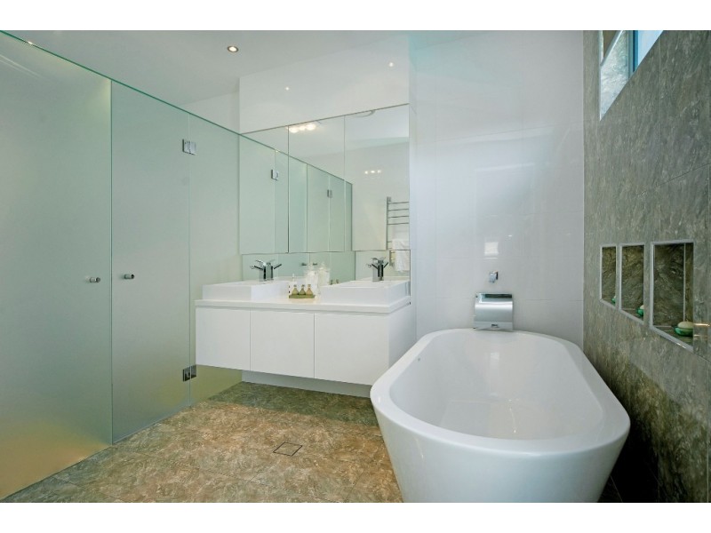 2858 Virginia Drive, Hope Island QLD 4212