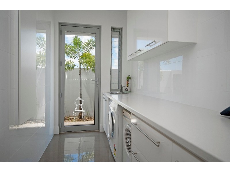 2858 Virginia Drive, Hope Island QLD 4212