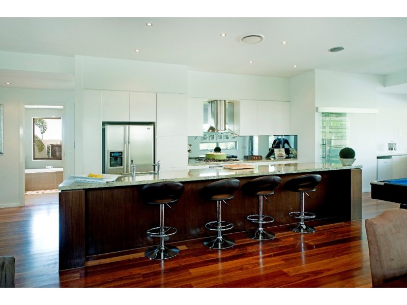 2858 Virginia Drive, Hope Island QLD 4212