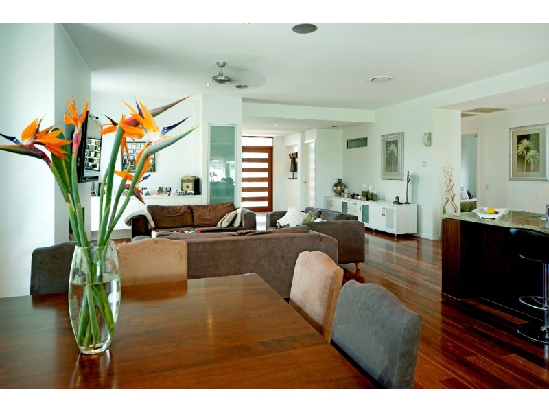 2858 Virginia Drive, Hope Island QLD 4212