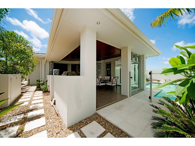 2858 Virginia Drive, Hope Island QLD 4212