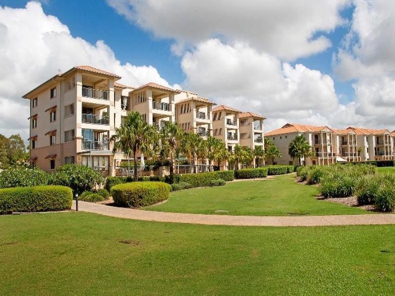 8433 Magnolia Drive East, Hope Island QLD 4212