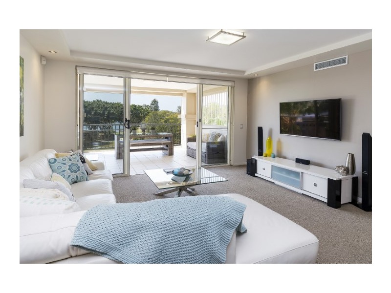 8433 Magnolia Drive East, Hope Island QLD 4212