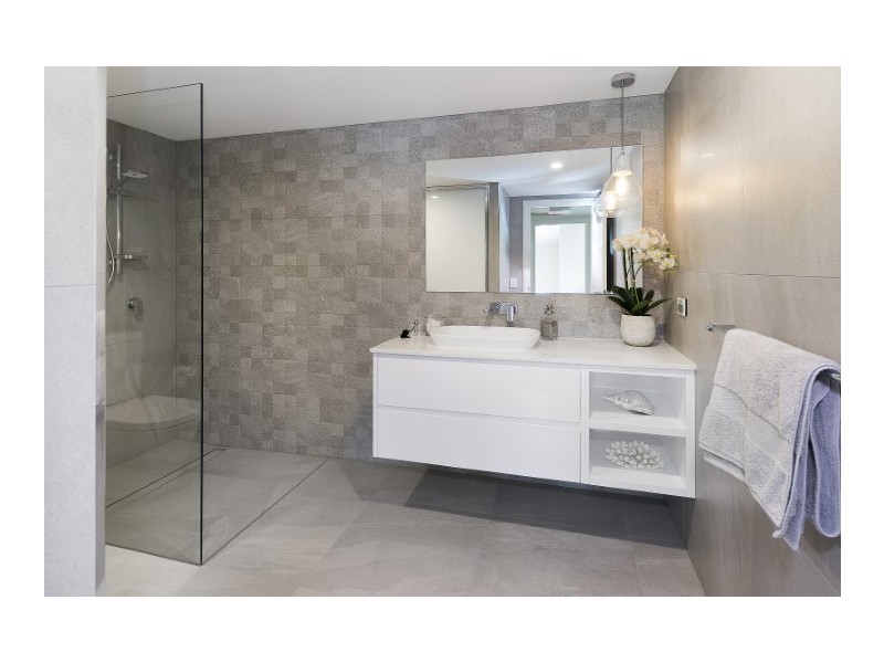 8433 Magnolia Drive East, Hope Island QLD 4212