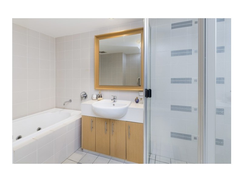 8433 Magnolia Drive East, Hope Island QLD 4212