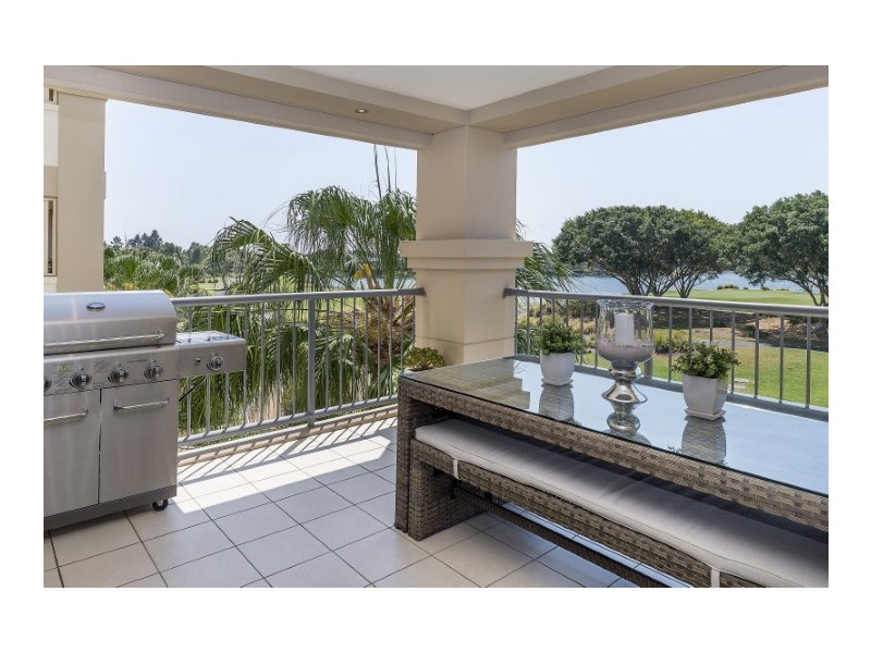 8433 Magnolia Drive East, Hope Island QLD 4212