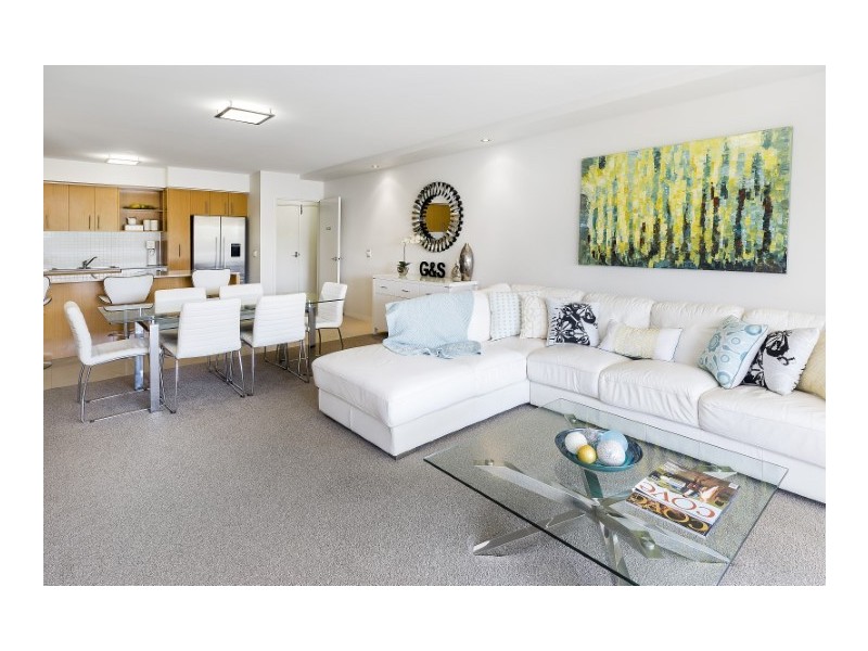 8433 Magnolia Drive East, Hope Island QLD 4212