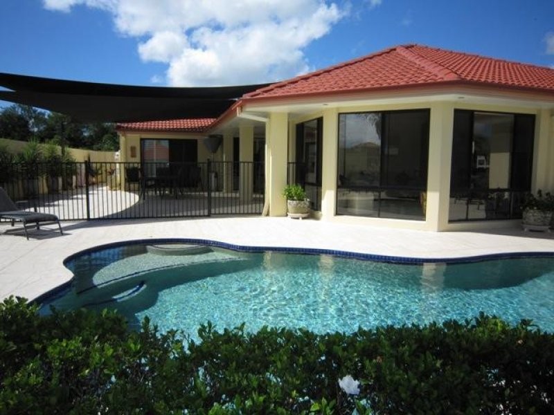 2105 Carlton Close, Hope Island QLD 4212