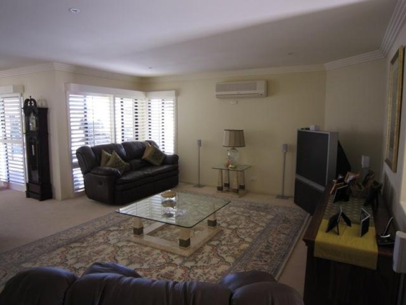 2105 Carlton Close, Hope Island QLD 4212