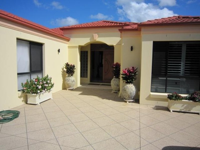 2105 Carlton Close, Hope Island QLD 4212