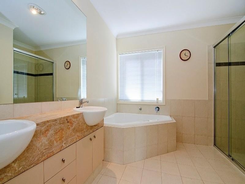 536 Oyster Cove Promenade, Helensvale QLD 4212