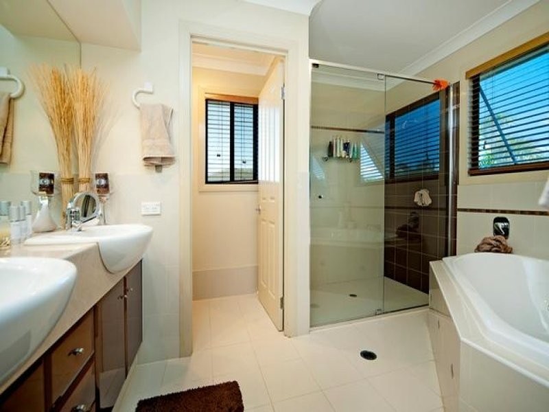 9 Calmwater Crescent, Helensvale QLD 4212