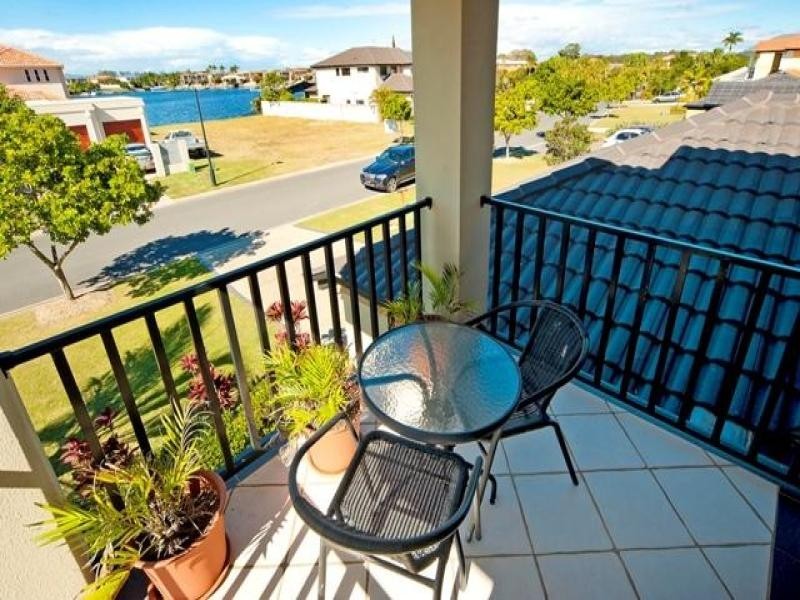 9 Calmwater Crescent, Helensvale QLD 4212