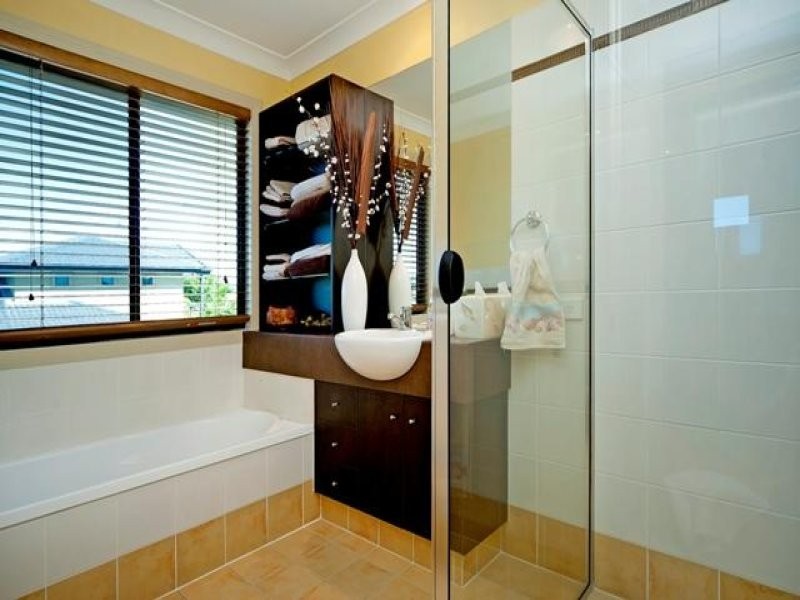 9 Calmwater Crescent, Helensvale QLD 4212