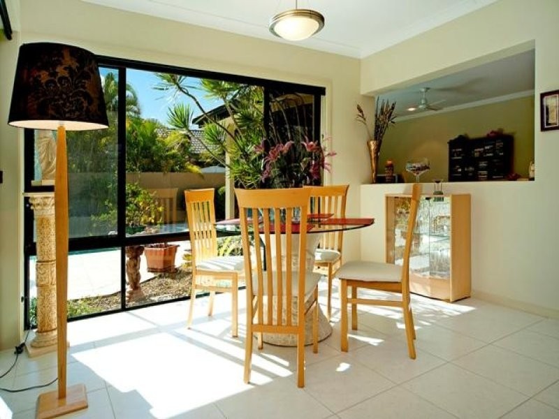 9 Calmwater Crescent, Helensvale QLD 4212