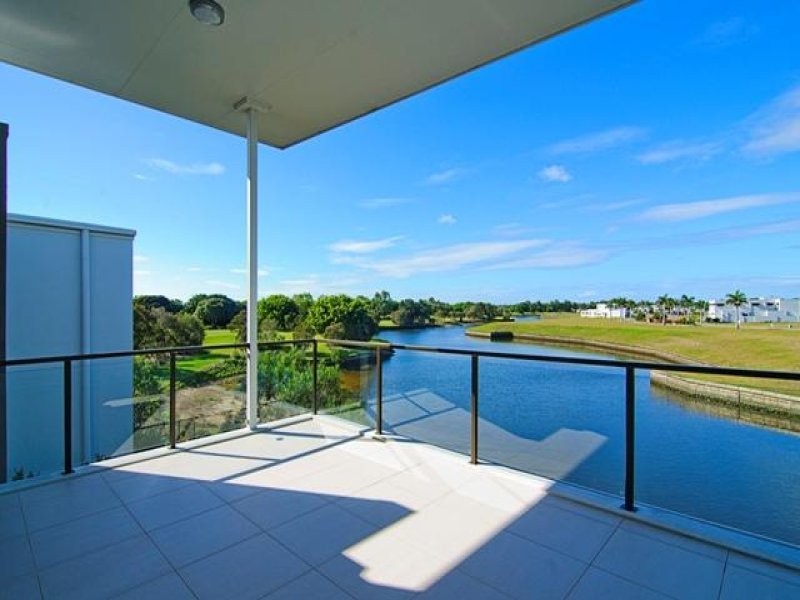 7530 Springfield Drive, Hope Island QLD 4212