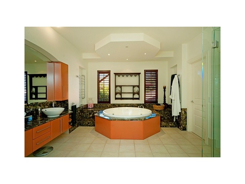 3118 Riverleigh Drive, Hope Island QLD 4212