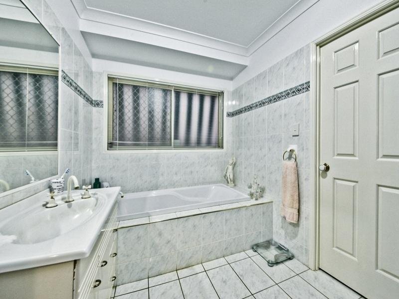 2 Parkwater Point, Monterey Keys QLD 4212