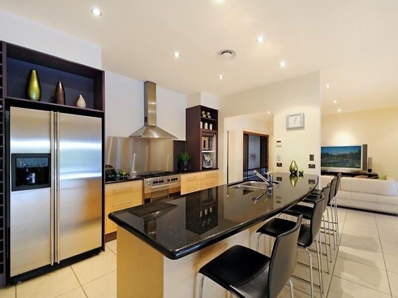 17 Gwydir Court, Riverdowns, Helensvale QLD 4212