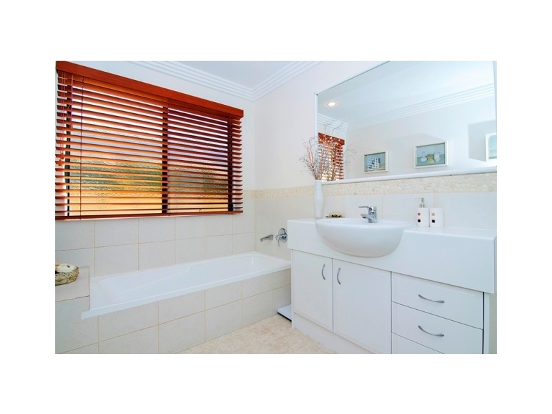 15 Waterside Esplanade, Monterey Keys QLD 4212