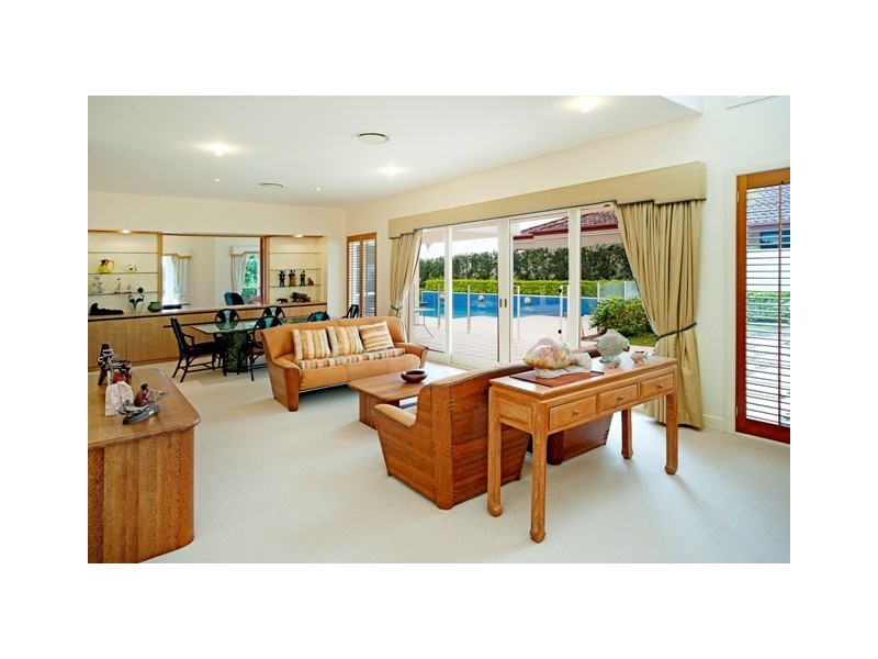 3132 Riverleigh Drive, Hope Island QLD 4212