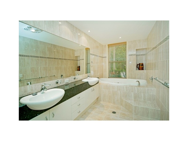 3132 Riverleigh Drive, Hope Island QLD 4212