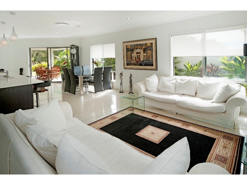 9121 Peter Senior Drive, Hope Island QLD 4212